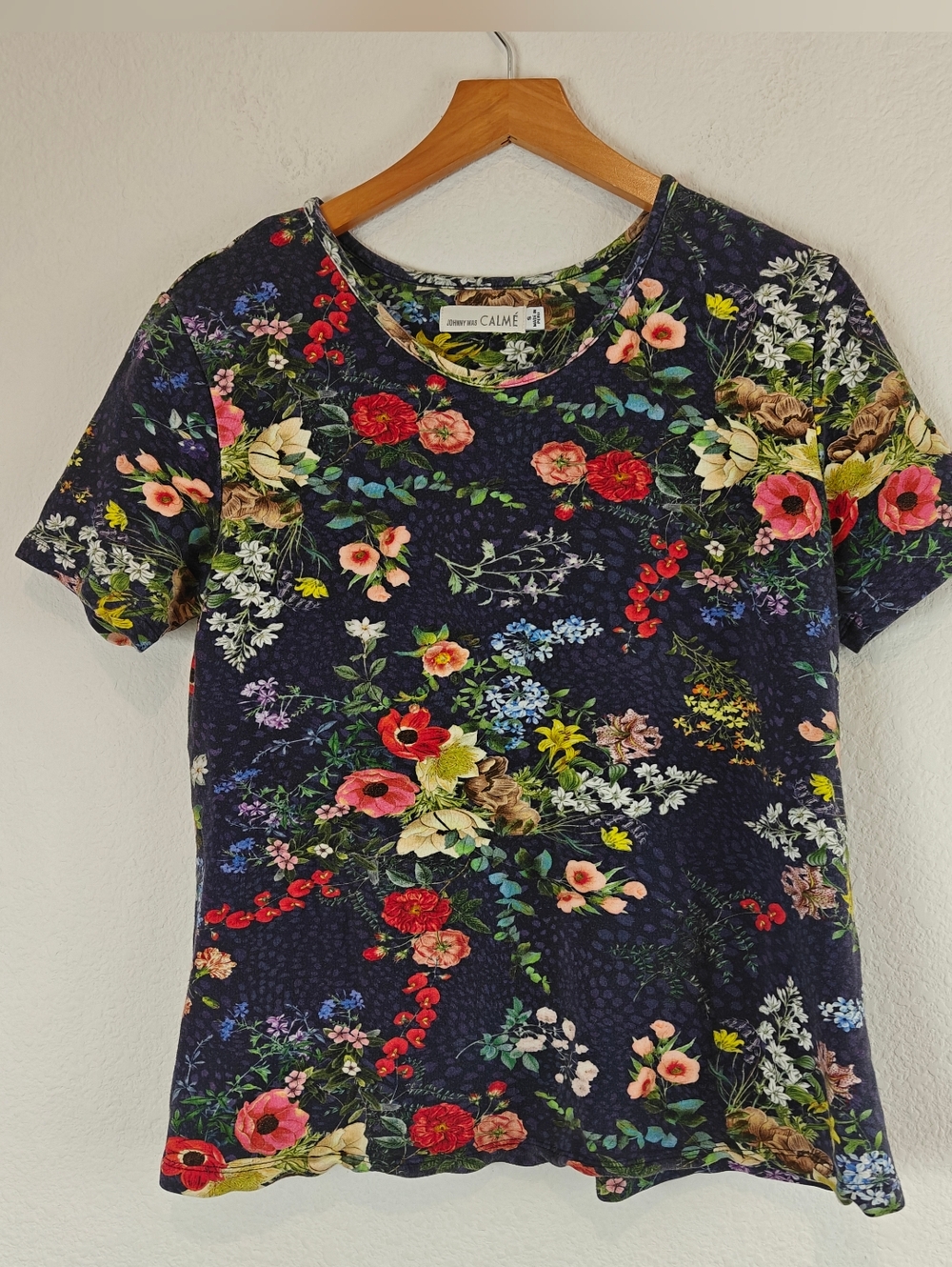 Johnny Was Calmé Floral Tee 🌸 Boho Luxe Stretch Top Navy Multicolor Size Small
